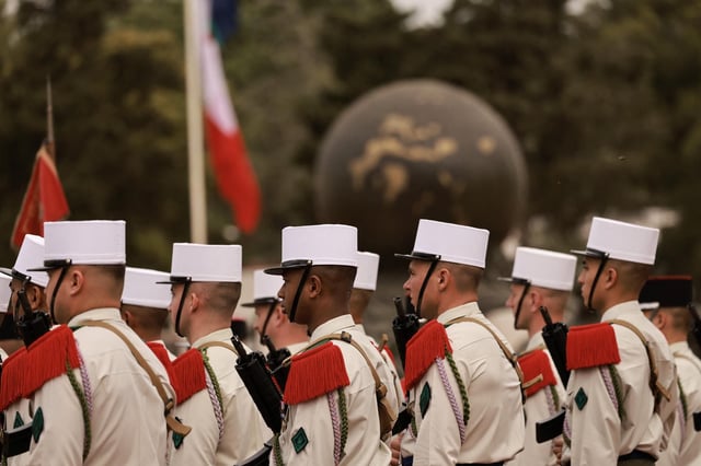 Emmanuel Macron se rend mercredi 30 avril 2025 à Aubagne pour célébrer la bataille de Camerone. (Photo : la cérémonie de l’année de 2024)