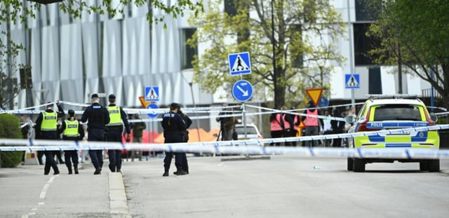 Cordon policier après une fusillade dans le centre d'Uppsala, en Suède, le 29 avril 2025