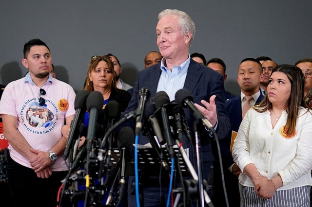 Jennifer Vasquez Sura, wife of Kilmar Abrego Garcia, Cesar Abrego Garcia, and Cecilia Garcia de Abrego react as U.S. Senator Chris Van Hollen (D-MD) holds a press conference after returning from a visit to El Salvador, where he advocated for the release of Kilmar Abrego Garcia, a Salvadoran man deported from the U.S. without due process by the Trump administration, as an alleged MS-13 gang member and sent to the Terrorism Confinement Center (CECOT), a maximum security prison in El Salvador, at Dulles International Airport in Sterling, Virginia, U.S., April 18, 2025. REUTERS/Kent Nishimura/File Photo