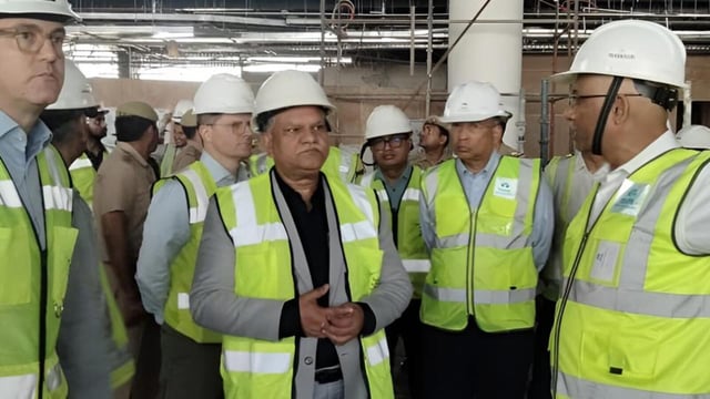 The Uttar Pradesh chief secretary Manoj Kumar Singh (centre) during site inspection on Wednesday. (HT Photo)