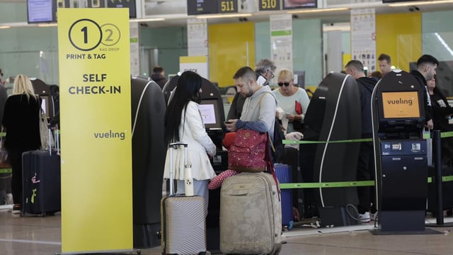 Pasajeros en el aeropuerto de Barcelona.