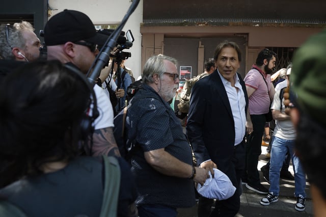 1er Mai: bousculades, insultes... les images d'un stand tenu par le PS pris à partie par des groupes antifascistes