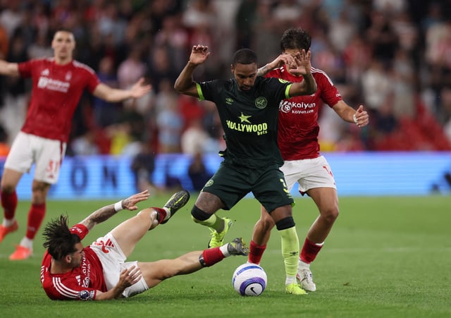 Soccer Football - Premier League - Nottingham Forest v Brentford - The City Ground, Nottingham, Britain - May 1, 2025 Brentford's Rico Henry in action with Nottingham Forest's Jota Silva REUTERS/Chris Radburn EDITORIAL USE ONLY. NO USE WITH UNAUTHORIZED AUDIO, VIDEO, DATA, FIXTURE LISTS, CLUB/LEAGUE LOGOS OR 'LIVE' SERVICES. ONLINE IN-MATCH USE LIMITED TO 120 IMAGES, NO VIDEO EMULATION. NO USE IN BETTING, GAMES OR SINGLE CLUB/LEAGUE/PLAYER PUBLICATIONS. PLEASE CONTACT YOUR ACCOUNT REPRESENTATIVE FOR FURTHER DETAILS..
