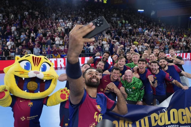 Los jugadores del Barça celebran el pase a la final four.