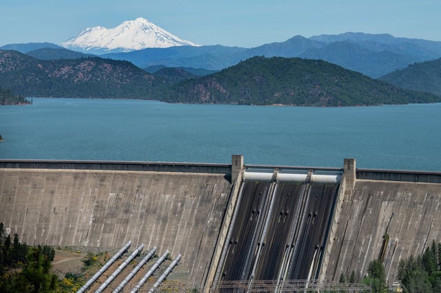 Lake Shasta, the largest reservoir in California, reached full capacity on Tuesday thanks to a winter with plenty of snow and rain.