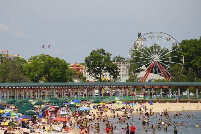 A view of Rye Beach and Playland in the background on a hot summer day.