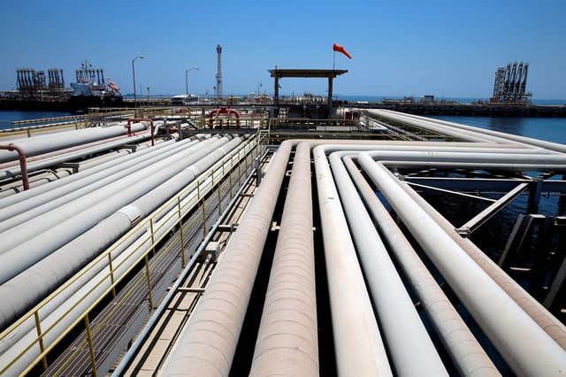 An oil tanker is being loaded at Saudi Aramco's Ras Tanura oil refinery and oil terminal in Saudi Arabia May 21, 2018. Picture taken May 21, 2018. REUTERS/Ahmed Jadallah/File Photo