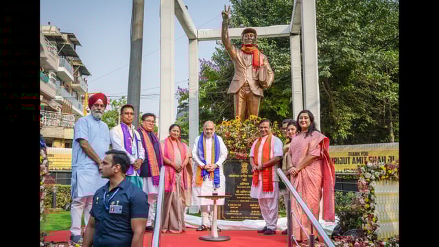 Union home minister Amit Shah unveils statue of Bodofa Upendra Nath Brahma in New Delhi on Thursday. (HT PHOTO)