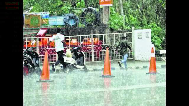 People rush to their destinations amid rain in Mandi on Thursday. (Birbal Sharma/HT)