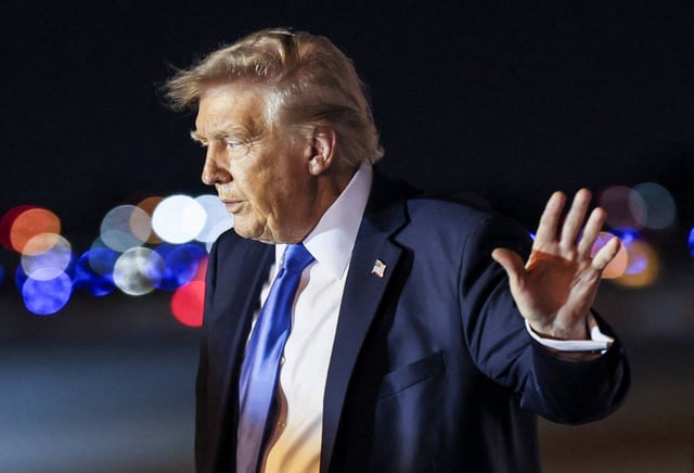 Donald Trump à l'aéroport international de West Palm Beach en Floride, le 1er mai. 