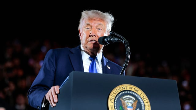 US President Donald Trump delivers remarks to graduating students at the Coleman Coliseum at the University of Alabama on May 01, 2025 in Tuscaloosa, Alabama.