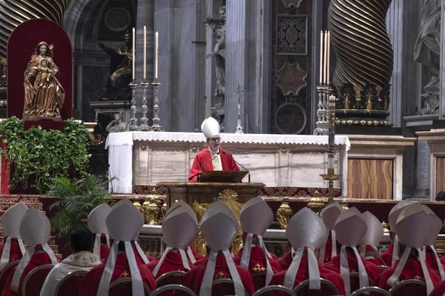 Una misa por el papa Francisco en la basílica de San Pedro, este viernes.