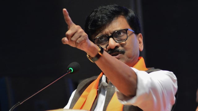 Shiv Sena (UBT) MP Sanjay Raut is addressing workers of the party in Mumbai. (Praful Gangurde /HT file)