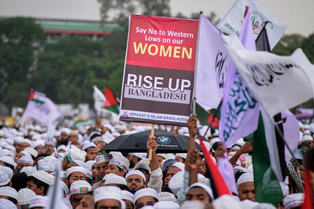 Thousands of activists of Islamist group Hefazat-e-Islam denounce proposed recommendations for equal rights for Muslim women, at a protest rally in Dhaka, Bangladesh, Saturday, May 3, 2025. (AP Photo/Mahmud Hossain Opu)