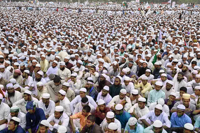 Thousands of activists of Islamist group Hefazat-e-Islam denounce proposed recommendations for equal rights for Muslim women, at a protest rally in Dhaka, Bangladesh, Saturday, May 3, 2025. (AP Photo/Mahmud Hossain Opu)