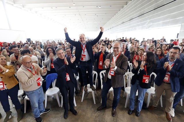 David regades, aclamado por los militantes y cargos de los socialistas de la provincia.