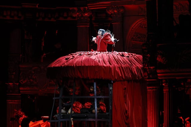 Lady Gaga enloquece a 1,6 millones de fanáticos con su 'ópera gótica' en Copacabana