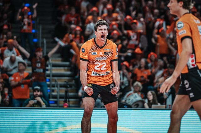 Saison-MVP Jake Hanes lässt nach dem Sieg alle Emotionen raus.