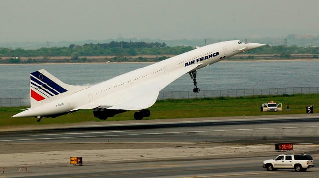 Le vol AF 001 du Concorde d’Air France à destination de Paris décolle, le 31 mai 2003, à l’aéroport Kennedy de New York pour le dernier vol commercial de l’avion franco-britannique