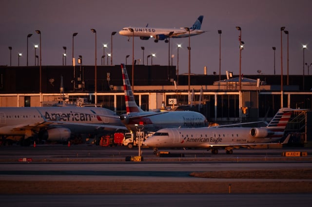 Jets arrive and depart at O’Hare International Airport, Jan. 29, 2025. (E. Jason Wambsgans/Chicago Tribune)