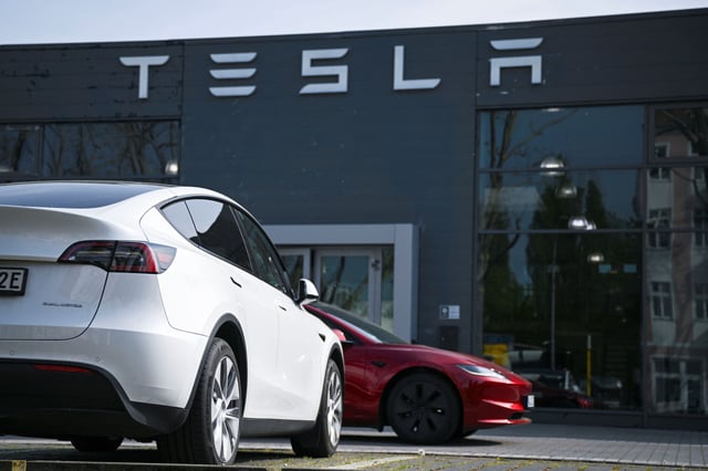 A Tesla electric vehicle is parked at a Tesla dealership, after Tesla, Inc. released its financial results for the first quarter of 2025, in Berlin, Germany April 23, 2025. REUTERS/Annegret Hilse