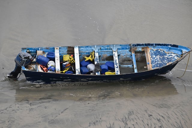 A boat that capsized sits on the beach Monday, May 5, 2025, in at Torrey Pines State beach in San Diego, Calif. (AP Photo/Denis Poroy)