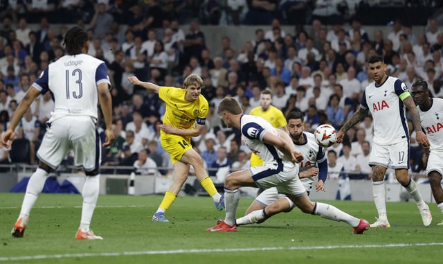 Soccer Football - Europa League - Semi Final - First Leg - Tottenham Hotspur v Bodo/Glimt - Tottenham Hotspur Stadium, London, Britain - May 1, 2025 Bodo/Glimt's Ulrik Saltnes scores their first goal Action Images via Reuters/Peter Cziborra