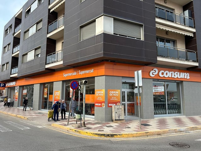 Reapertura de una tienda de Consum en Algemesí, en una imagen de archivo.