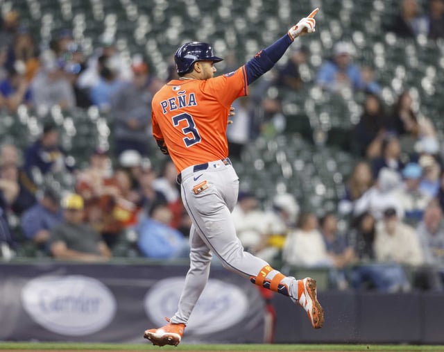 Houston Astros&#39; Jeremy Pena reacts as he rounds the bases after hitting a three-run home run against the Milwaukee Brewers during the sixth inning of a baseball game, Wednesday, May 7, 2025, in Milwaukee. (AP Photo/Jeffrey Phelps)