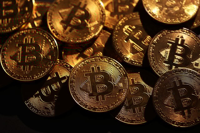 Representations of cryptocurrency Bitcoin are seen in this illustration taken November 25, 2024. REUTERS/Dado Ruvic/Illustration