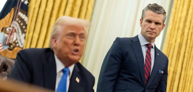 US-Verteidigungsminister Pete Hegseth neben Präsident Donald Trump