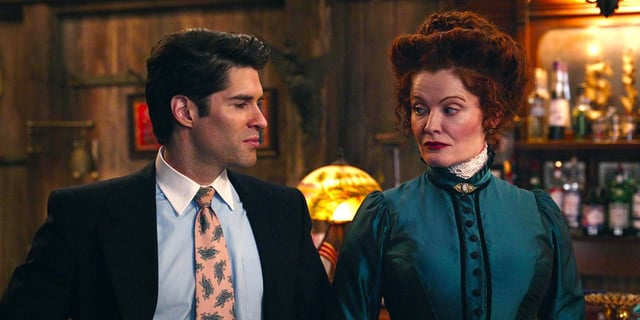 Rebecca Wisocky as Hetty and Asher Grodman as Trevor in Ghosts Season 4 Episode 20