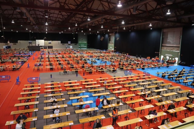 Aspirantes se preparan para iniciar el examen en una convocatoria anterior del Sergas.