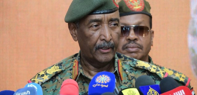 Le général Abdel Fattah al-Burhane, le 29 avril 2025 à Port-Soudan, au Soudan