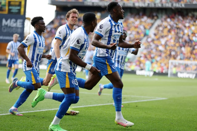 Soccer Football - Premier League - Wolverhampton Wanderers v Brighton & Hove Albion - Molineux Stadium, Wolverhampton, Britain - May 10, 2025 Brighton & Hove Albion's Danny Welbeck celebrates scoring their first goal with teammates REUTERS/Chris Radburn