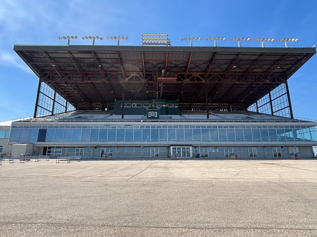  Groundskeepers at Assiniboia Downs prepare to kick of the 2025 season in Winnipeg on Friday afternoon, just days before Tuesday evening’s opening race.