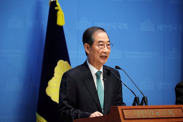 South Korea's former acting President Han Duck-soo speaks during a press conference to announce a presidential bid at the National Assembly in Seoul, South Korea, May 2, 2025.  REUTERS/Kim Hong-Ji/File Photo