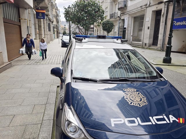 Un coche patrulla de la Policía Nacional en Vigo.