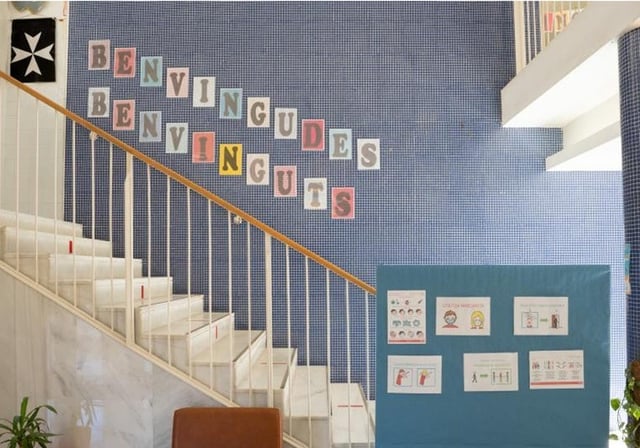 Dibujos en las instalaciones de un centro educativo de Valencia
