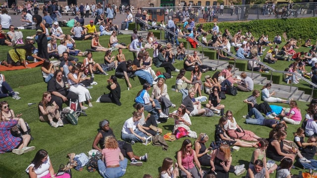 The Uk’s sunniest April on record helped to boost retail sales