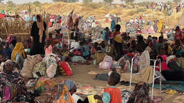 Flüchtende rasten in der Nähe von Tawila in der Region Darfur