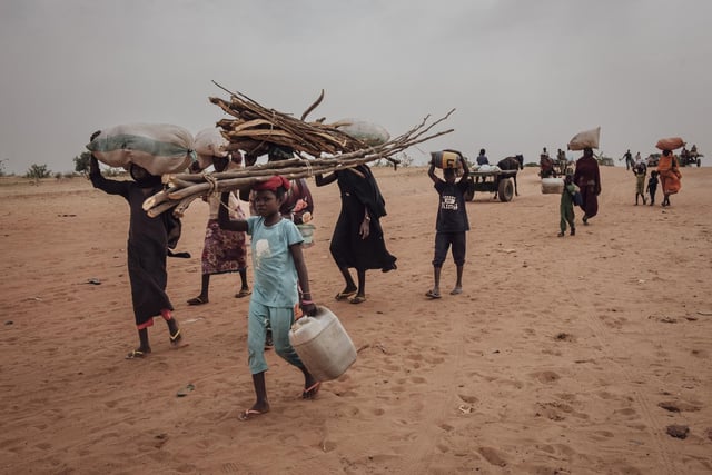 Le rapport publié mardi 13 mai 2025 dénombre 83,4 millions de déplacés internes sur l’année 2024, une hausse de 7,4 millions par rapport à 2023.