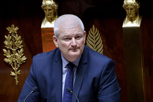 La proposition de loi sur le droit à l’aide à mourir était portée par son rapporteur général, Olivier Falorni (apparenté MoDem), ardent militant de la légalisation de l’euthanasie.
