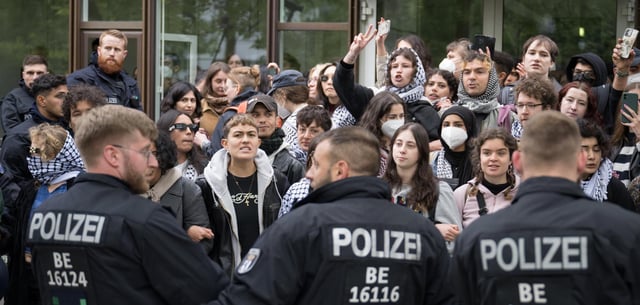 Pro-Palästina-Demonstranten bei einer Kundgebung Ende April