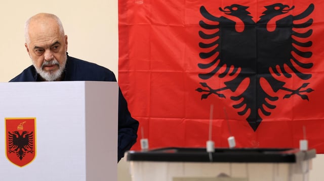 Edi Rama bei der Stimmabgabe