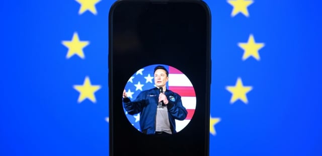 Montage photo d'Elon Musk et d'un drapeau de l'Union européenne, créé à Bruxelles, le 7 janvier 2025