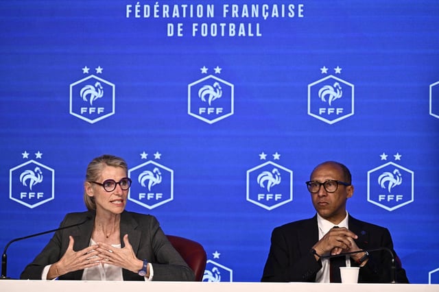 La ministre des Sports, Marie Barsacq, et le président de la Fédération française de football, Philippe Diallo, à Paris le 12 mai 2025.