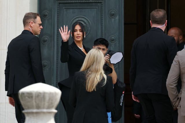 Kim Kardashian arrive au palais de justice de Paris, le 13 mai 2025.