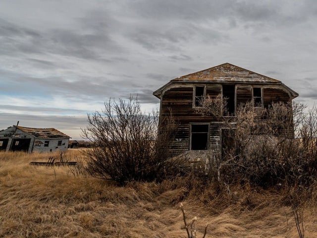 Saskatchewan firefighters say they are opposed to proposed legislation that would allow local governments to order fire departments to burn down derelict buildings owned by municipalities.