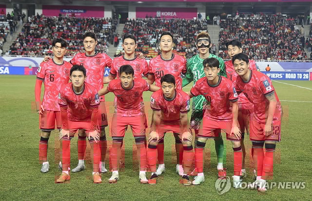 Members of the South Korean starting lineup pose for photos before taking on Jordan in their Group B match in the third round of the Asian World Cup qualification at Suwon World Cup Stadium in Suwon, Gyeonggi Province, on March 25, 2025. Top row (L to R): Hwang In-beom, Park Yong-woo, Cho Yu-min, Kwon Kyung-won, Jo Hyeon-woo and Son Heung-min. Bottom row (L to R): Lee Dong-gyeong, Lee Tae-seok, Hwang Hee-chan, Lee Jae-sung and Seol Young-woo. (Yonhap)